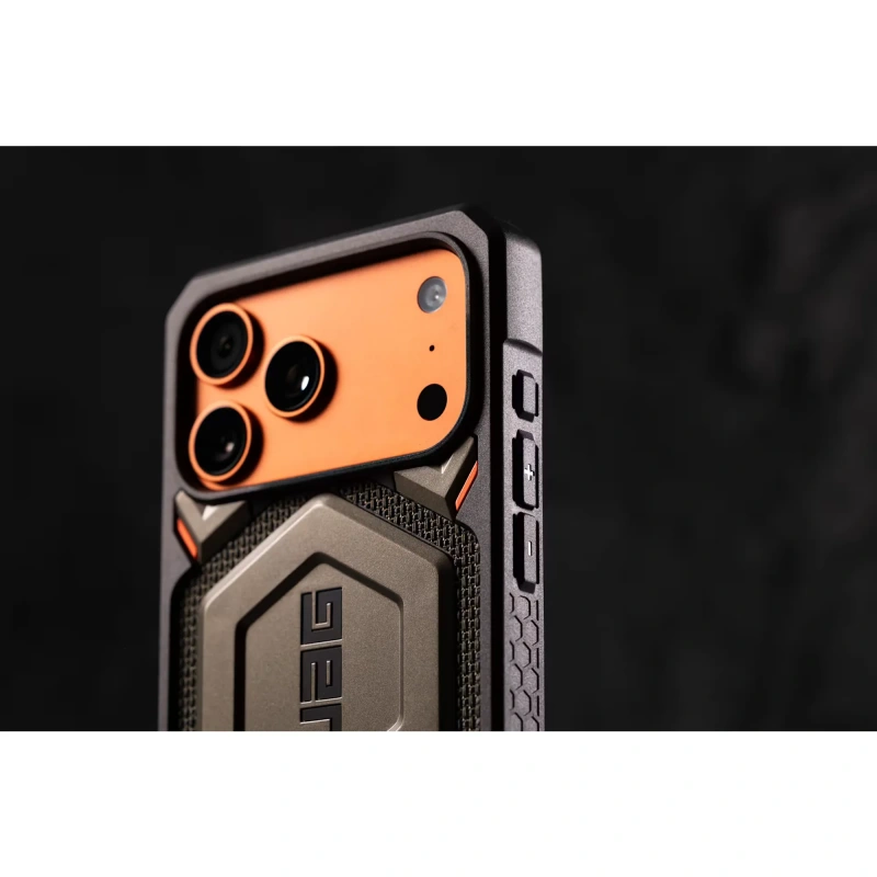 Чехол UAG Monarch Pro с поддержкой MagSafe для iPhone 17 Pro цвет: черный кевлар (Kevlar Black)